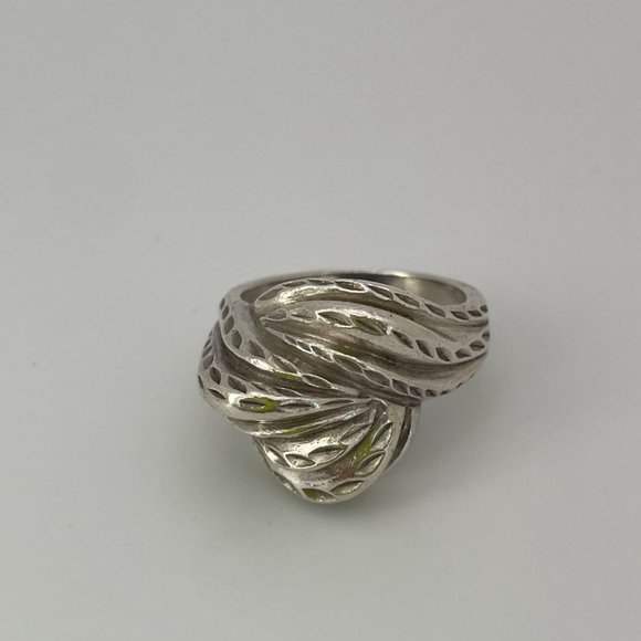Vintage Sterling Silver Swirl Ring - Picture 4 of 9